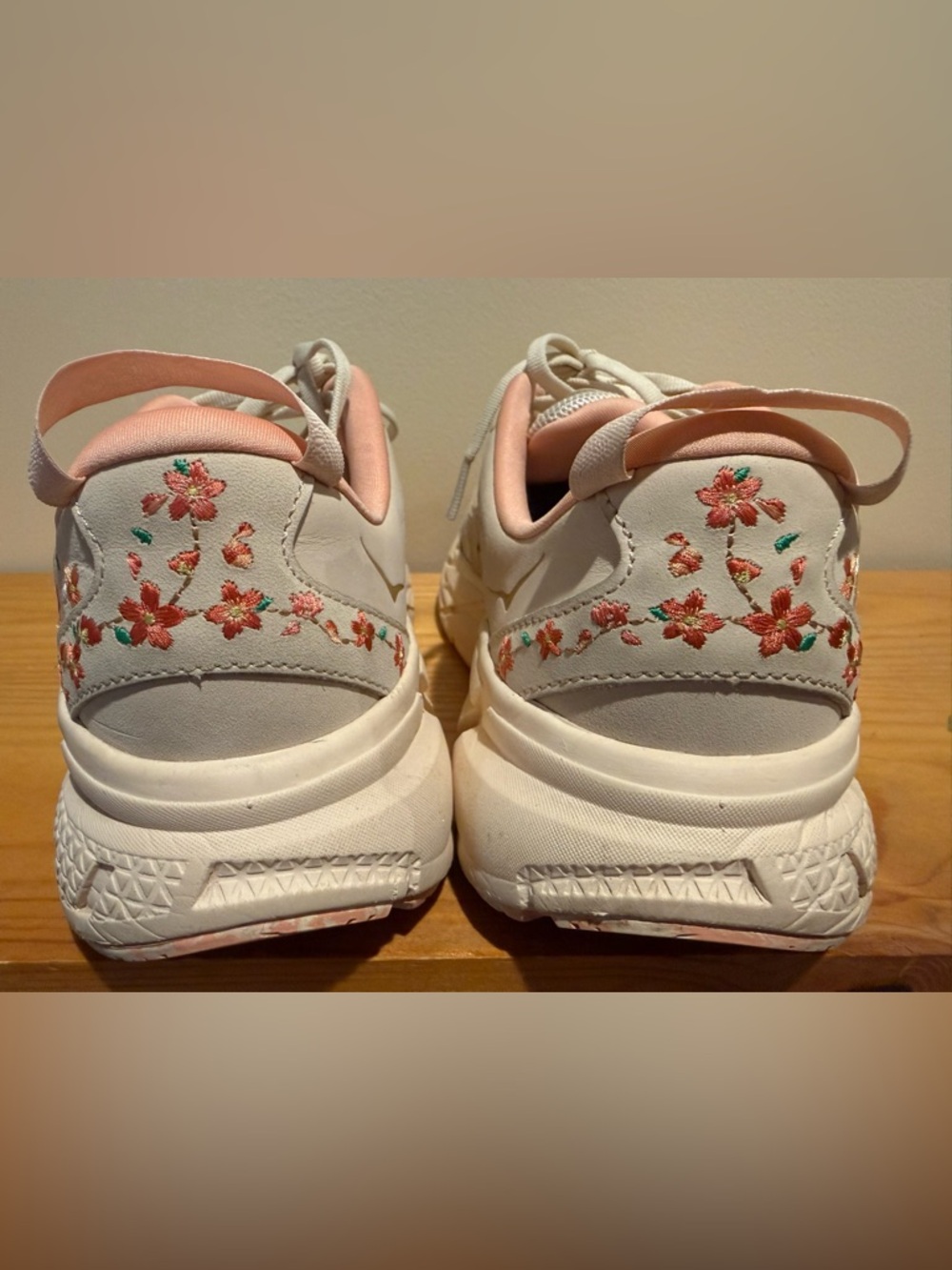 HOKA Vibrant Bloom Clifton - Picture 9 of 15